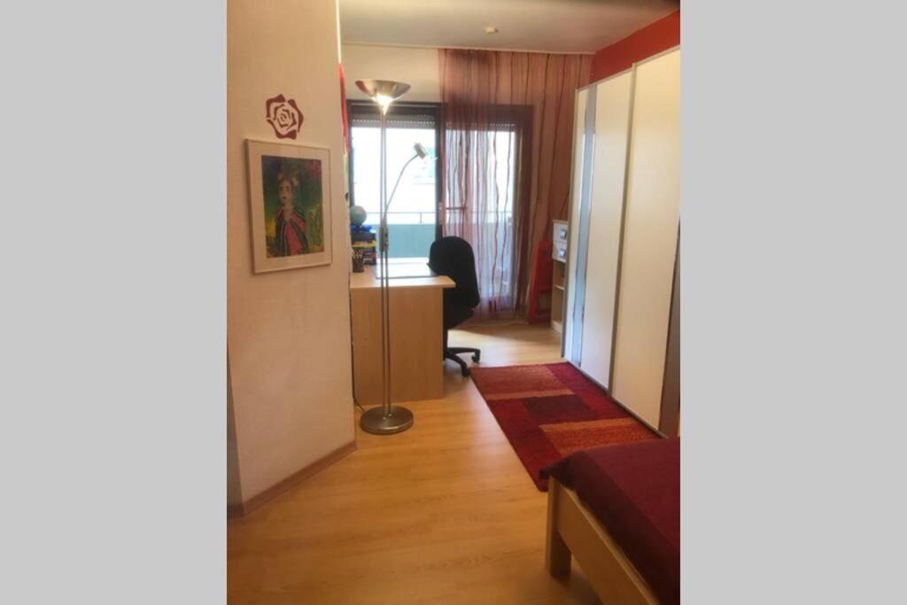 Neu Bayreuth: Spacious Central Apartment with Climate Control and Balconies Exterior photo