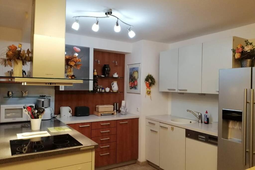 Neu Bayreuth: Spacious Central Apartment with Climate Control and Balconies Exterior photo